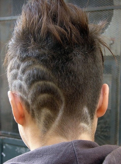 wygolony tył cieniowanej fryzury krótkiej, uczesanie damskie zdjęcie numer 97A